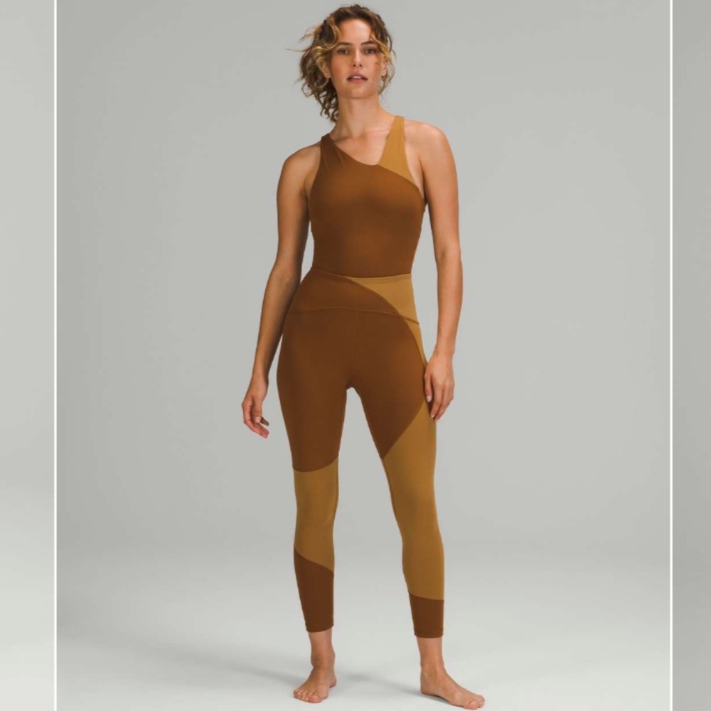 New Lululemon Nulu Colour Block High-Rise Tight 25"
Copper Brown / Bold Beige 4